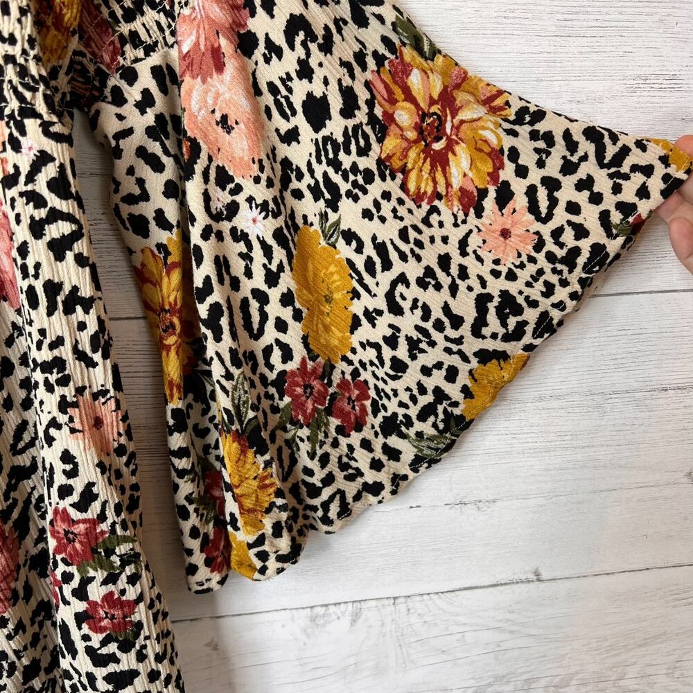 Torrid Blouse Womens Size 2 Babydoll Crinkle Gauze Smocked Leopard Floral Flirty - Picture 8 of 16